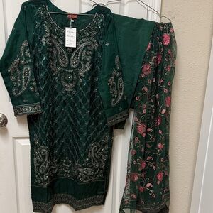 NWT Elegant Green wedding handmade Embroidered Dress with dupatta #826